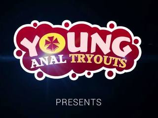 Jong anaal tryouts - jacklyn neemt een hard anaal beukende