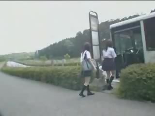 Japanisch schulmädchen und verrückte im bus video
