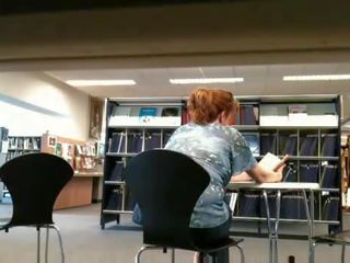 Gorda putas piscando em público biblioteca