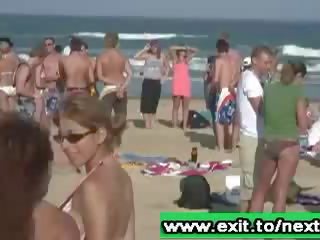 Praia festa com bêbeda quente próximo porta meninas vídeo