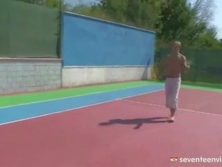 Білявка теніс paramour