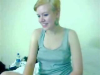 Cam nosound: blonde chick Natali Saunders masturbates in front of the webcam