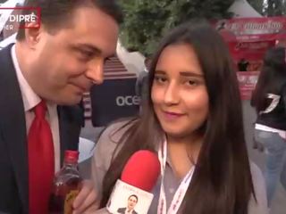 Extraño vídeo de un mexicana chica con andrea dipre