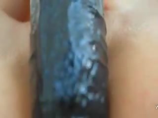 Brutale dildo in suo appiccicoso vagina