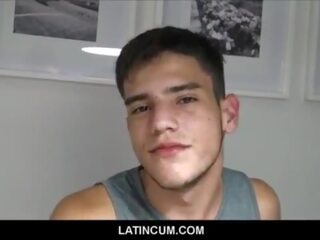 Heterosexual aficionado joven latino compañero paid efectivo para homosexual orgía