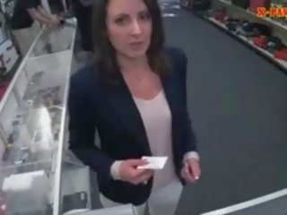 Customers žmona pounded į as pawnshop