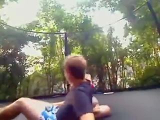 זוג ציבורי זיון ב trampoline