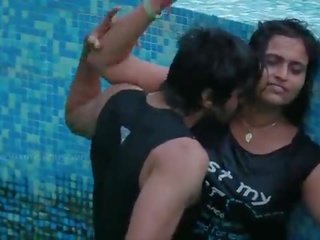 Sul indiana desi bhabhi quente romance em a nadar piscina - hindi quente curto movie-2016